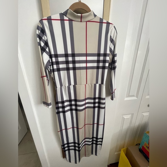 Berry Khaki Grid Quarter Sleeves Body-con Dress by MySexyStyles - Picture 5 of 6